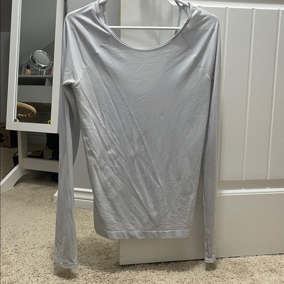 Under Armour Tops - Under armour open back small  Long Sleeve Top womans